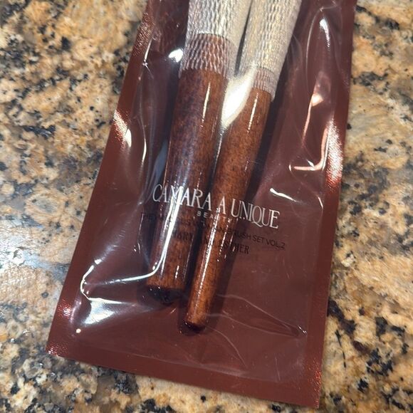 CAMARA AUNIQUE BEAUTY The Virtuous Woman Brush Set Vol.2 Loose Powder Contour - Picture 4 of 5